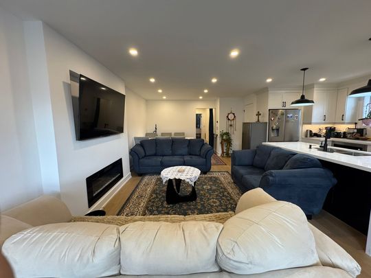 For Lease - 650 Mountview Place, Newmarket, Ontario - Photo 1