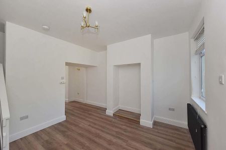 2 bedroom terraced house to rent - Photo 4