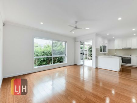 SPACIOUS & MODERN TOWNHOUSE WITH DUCTED AIR + MORE!! - Photo 3