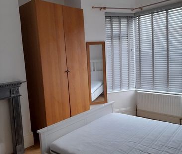 2 Bed Maisonette, Holly Park Road, N11 - Photo 4