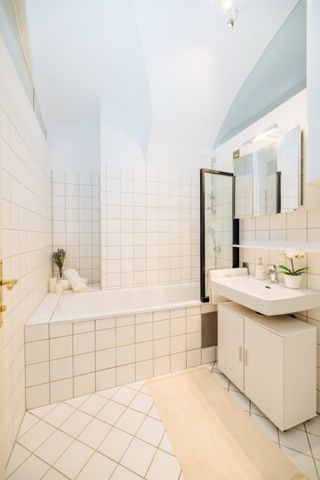 1 MONAT MIETFREI I AB SOFORT I XL-TERRASSE I TOP-KÜCHE I SEHR HELL & RUHIG I BADEWANNE I WG TAUGLICH I MODERN SANIERT I LICHTDURCHFLUTET I SEHR ZENTRALE LAGE AM STADTPARK I - Photo 2