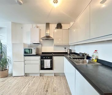 2 bedroom flat to rent - Photo 2