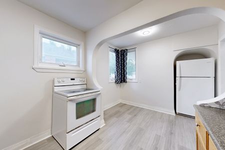 For Lease - 38 St David Street, Kawartha Lakes, Ontario - Photo 3