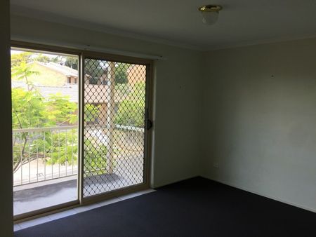 THREE BEDROOMS TOWNHOUSE WITH NEW AIR CONDITION - Photo 5