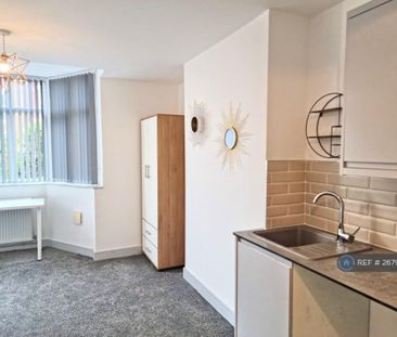 Studio to rent - Photo 2