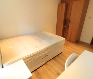 Room in a Shared Flat, Finch House, SE8 - Photo 2