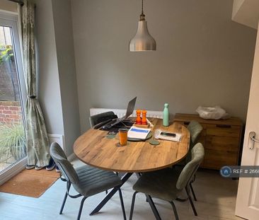 3 bedroom semi-detached house to rent - Photo 6