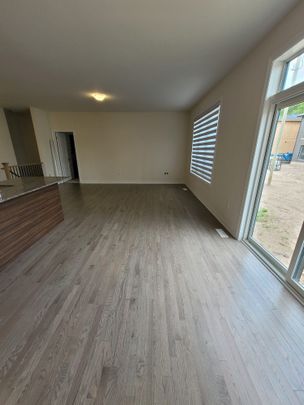 For Lease - 133 Berkely Street, Wasaga Beach, Ontario - Photo 1