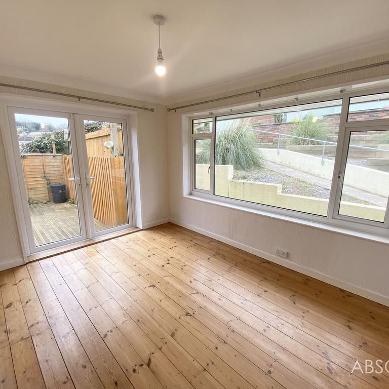 2 bedroom semi-detached bungalow to rent - Photo 1