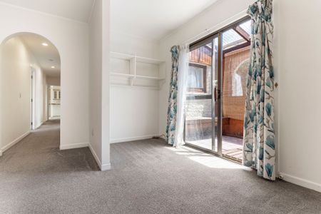 91A Gossamer Drive Pakuranga - Photo 2