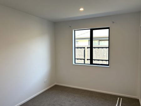 New 4 Bedroom Home - Photo 4