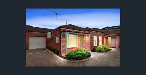 Position Perfect - Photo 1