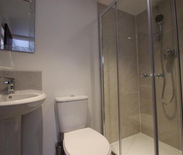 1 bedroom in a house share to rent - Photo 6