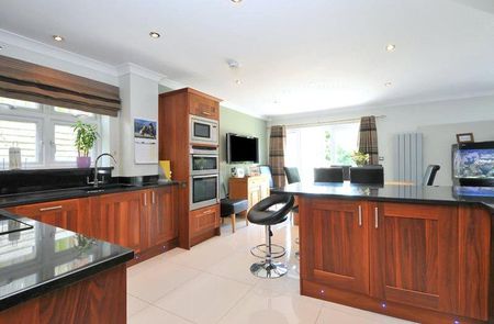 5 bedroom detached house to rent - Photo 3