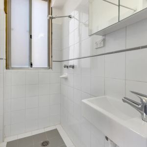 Conveniently Located Studio - Photo 2