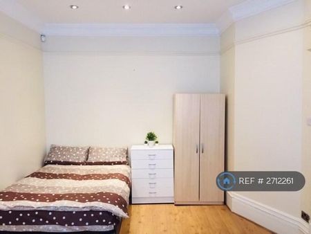 1 bedroom in a house share to rent - Photo 4