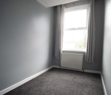 2 bedroom end of terrace house to rent - Photo 3