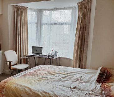 4 bedroom terraced house to rent - Photo 5