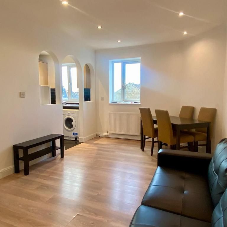 2 bedroom flat to rent - Photo 1