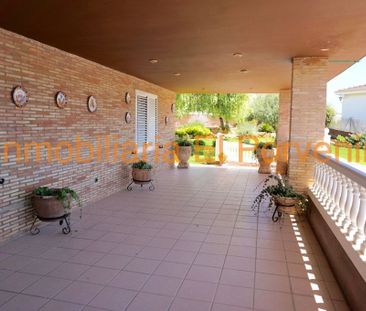 Luxury 4 room Detached House for rent in Torrent, Valencia - Photo 4