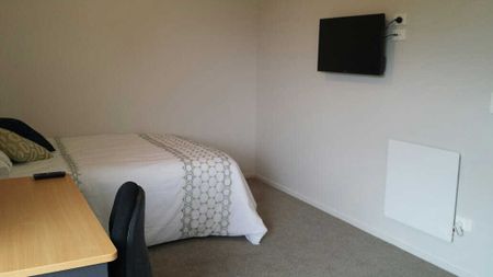 These fully furnished studio units are now ready for tenants, power is included in the weekly rent along with a double sized bed, 32 inch wall mounted TV, desk and chair, a kitchen that includes a kettle, toaster, microwave, mini fridge, cutlery, cups and plates, a large wardrobe and an ensuite bathroom. - Photo 2