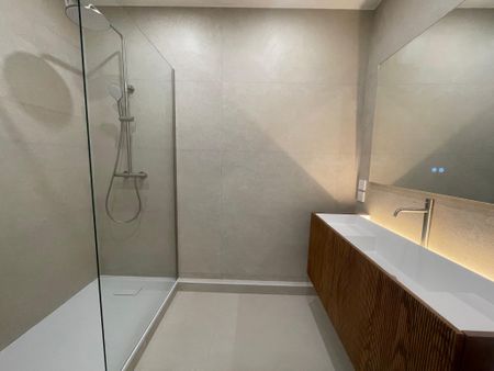 Location Appartement 2 pièces 71m² MARSEILLE 8ème - Photo 2