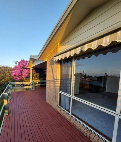 For Lease- Coastal Comfort, close to the beach - Photo 2