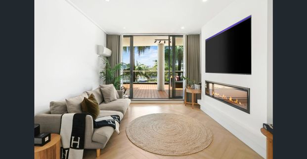 Turnkey Waterfront Oasis – Fully Furnished Corporate Living moments from Urban Surf! - Photo 1