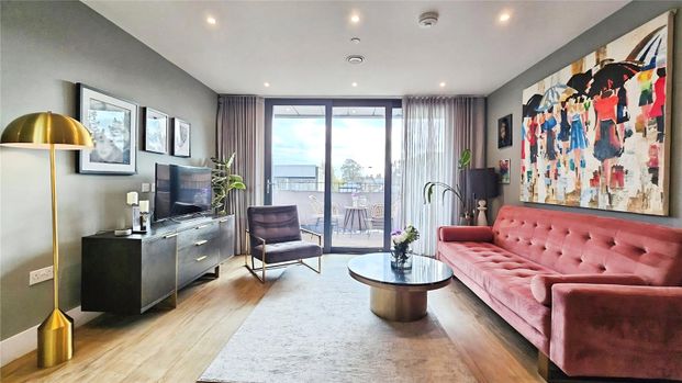 Fairfield Avenue, Staines-upon-Thames, Surrey, TW18 4JH - Photo 1