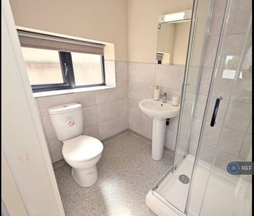 1 bedroom in a house share to rent - Photo 6