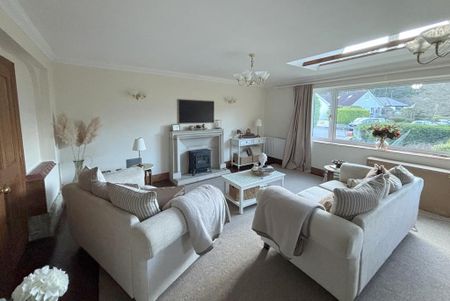 3 bedroom detached bungalow to rent - Photo 2