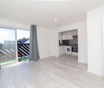2 Bed Flat, Wrens Court, E13 - Photo 1