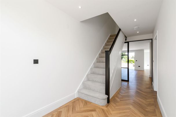 5 bed detached house to rent in Kingscote Road, Dorridge, B93 - Photo 1