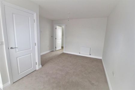 2 bedroom maisonette to rent - Photo 2