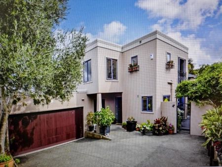 golden circle town house - Photo 4