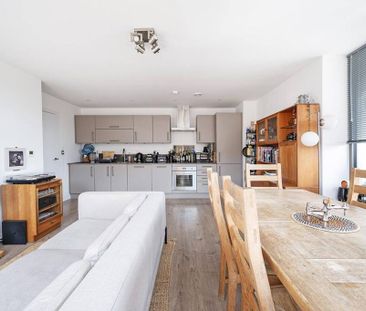 2 bedroom flat to rent - Photo 2