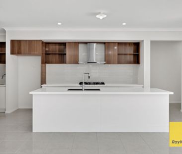 Immaculate Family Living in the Heart of Tarneit - Photo 3