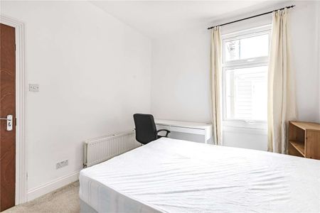 Beautiful five bedroom terraced house in a great location. - Photo 2