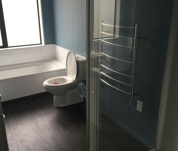 Modern Townhouse - Photo 2