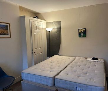 Room in a Shared House, Burgess Road, SO16 - Photo 5