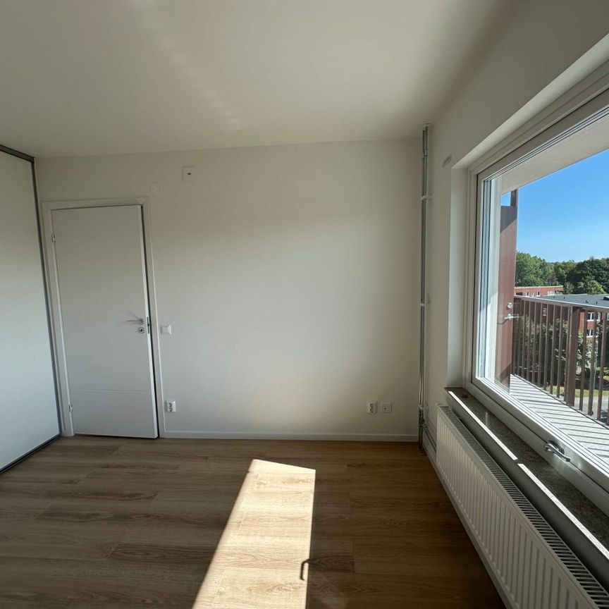 Regementsgatan – 2 rok (lgh 1503) - Foto 1