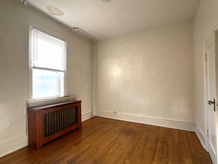 Regina Apartment near Cathedral Area - Photo 2