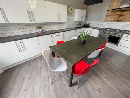 9 bedroom flat to rent - Photo 4