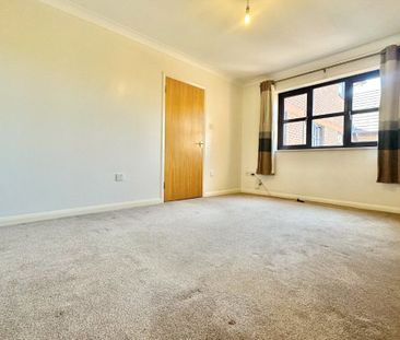 Clarence Road, Fleet, Hampshire, GU51 - Photo 1