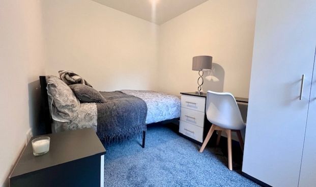 Fantastic modern 5 bedroom student accommodation - Photo 1