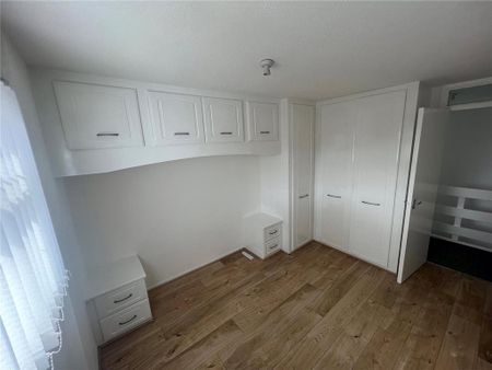 3 bedroom end of terrace house to rent - Photo 3