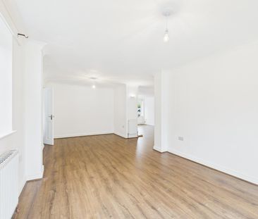 Ferndale Park, Stourbridge - Photo 1