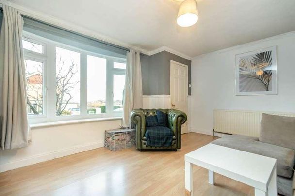 Coteroyd Avenue, Churwell, LS27 - Photo 1