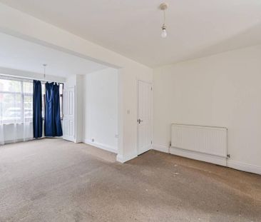 4 bedroom end of terrace house to rent - Photo 1