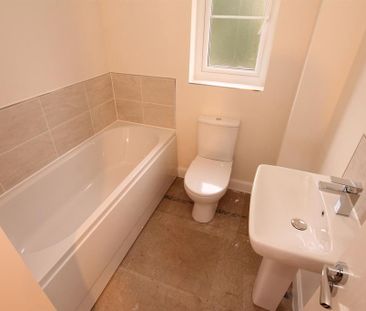 4 bedroom detached house to rent - Photo 6